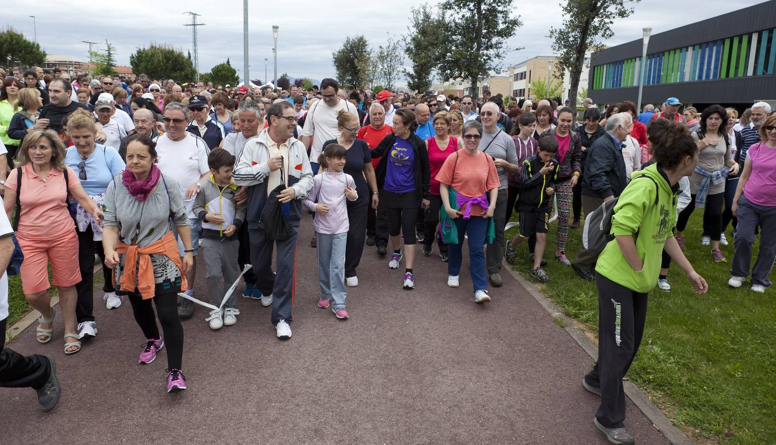 Unas 1.300 personas participan en el Paseo Saludable