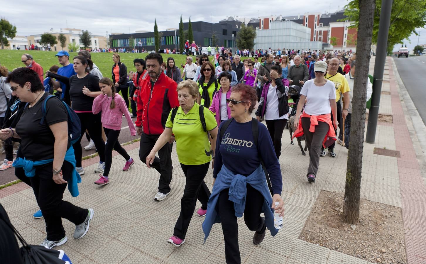 Unas 1.300 personas participan en el Paseo Saludable