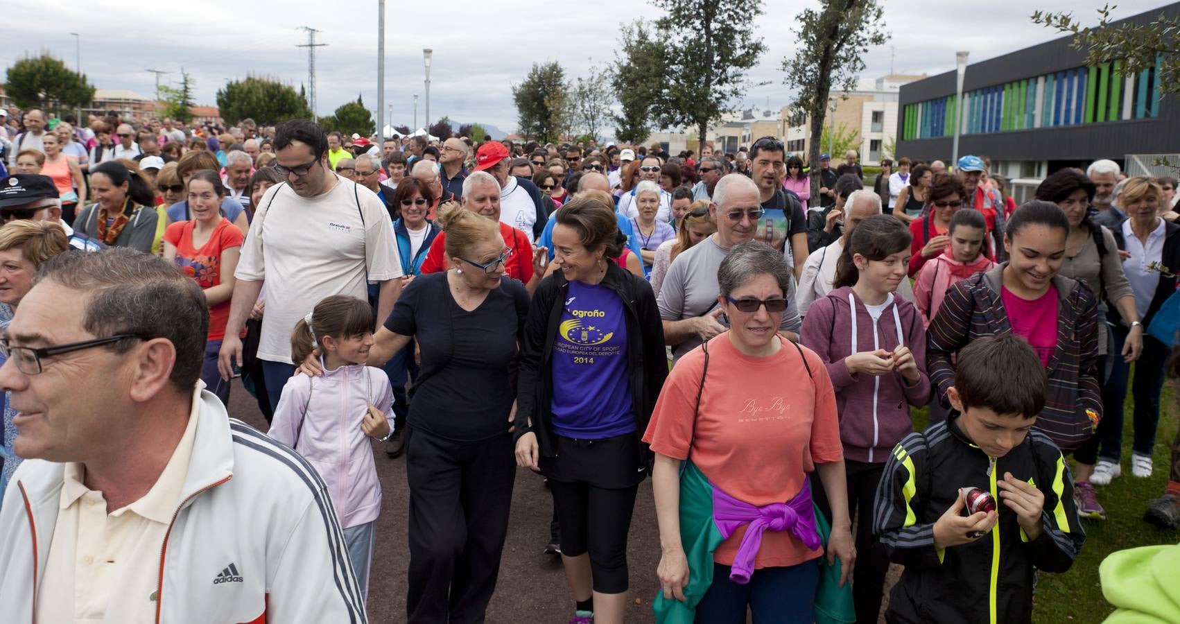 Unas 1.300 personas participan en el Paseo Saludable