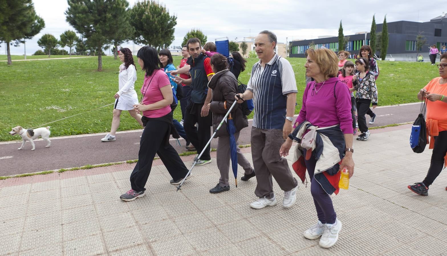 Unas 1.300 personas participan en el Paseo Saludable