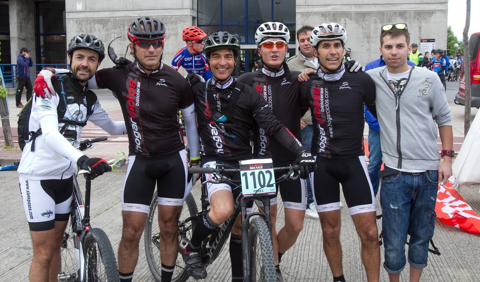 La salida, los podios y el inicio de la primera etapa de La Rioja Bike Race