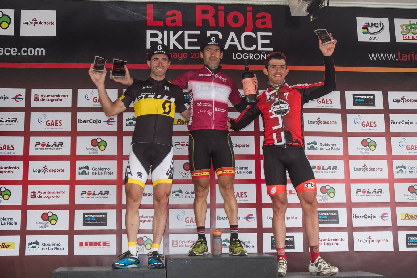 La salida, los podios y el inicio de la primera etapa de La Rioja Bike Race