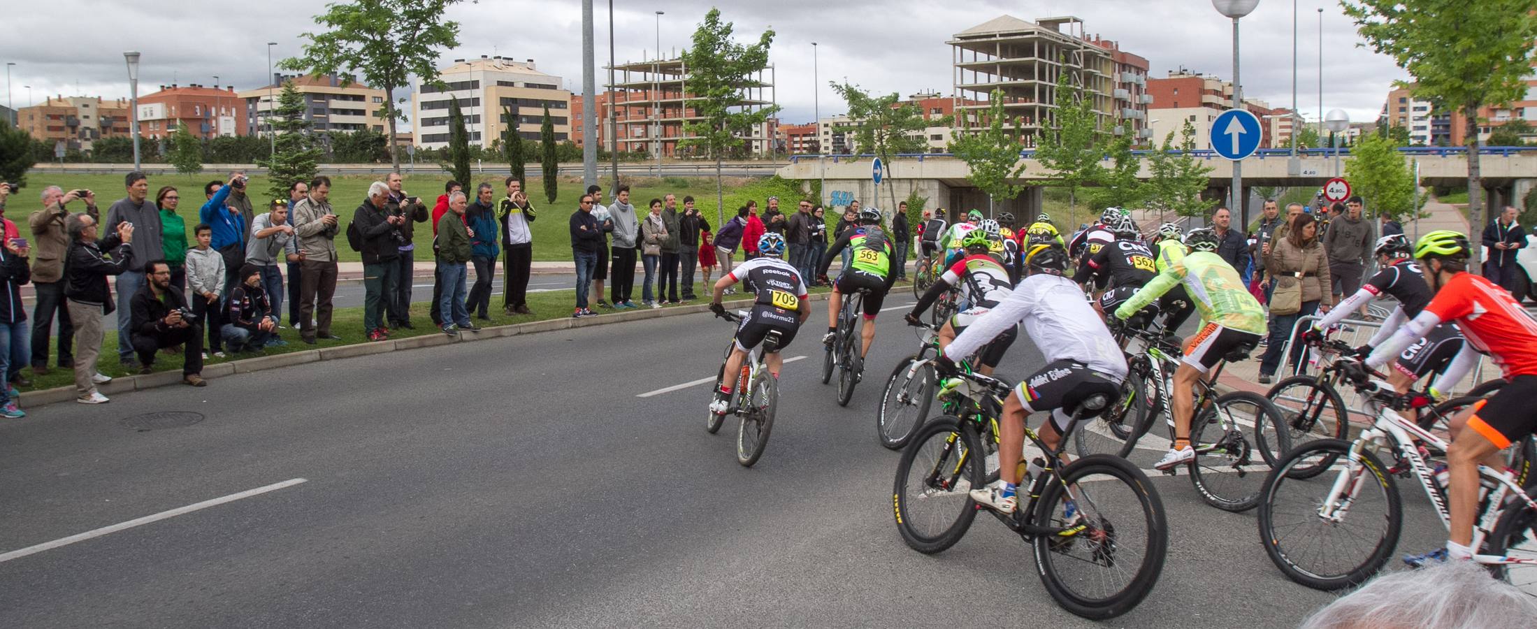 La salida, los podios y el inicio de la primera etapa de La Rioja Bike Race