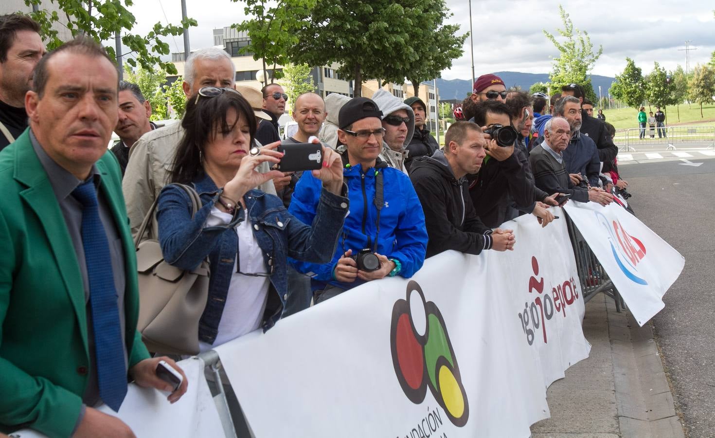 La salida, los podios y el inicio de la primera etapa de La Rioja Bike Race