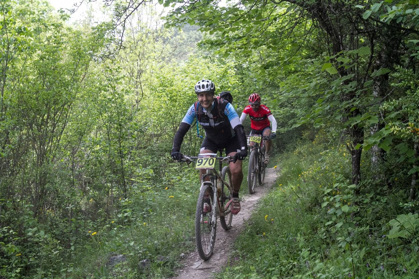 Salida y desarrollo de la segunda etapa de La Rioja Bike Race