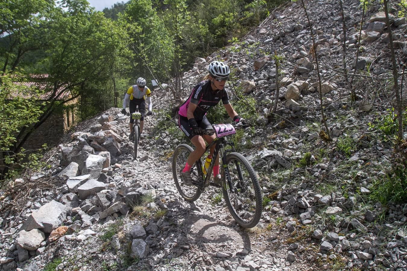 Salida y desarrollo de la segunda etapa de La Rioja Bike Race
