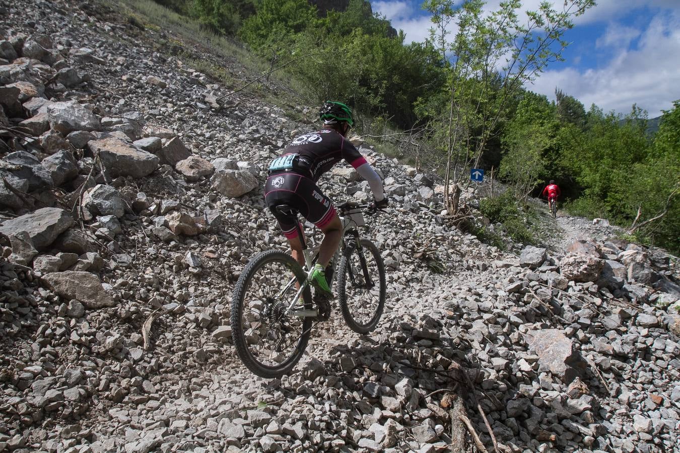 Salida y desarrollo de la segunda etapa de La Rioja Bike Race
