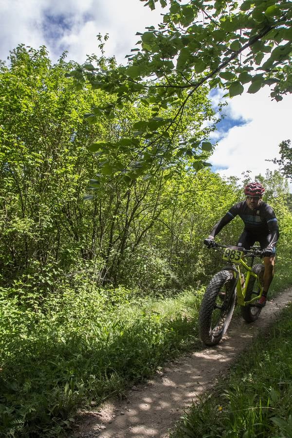 Salida y desarrollo de la segunda etapa de La Rioja Bike Race