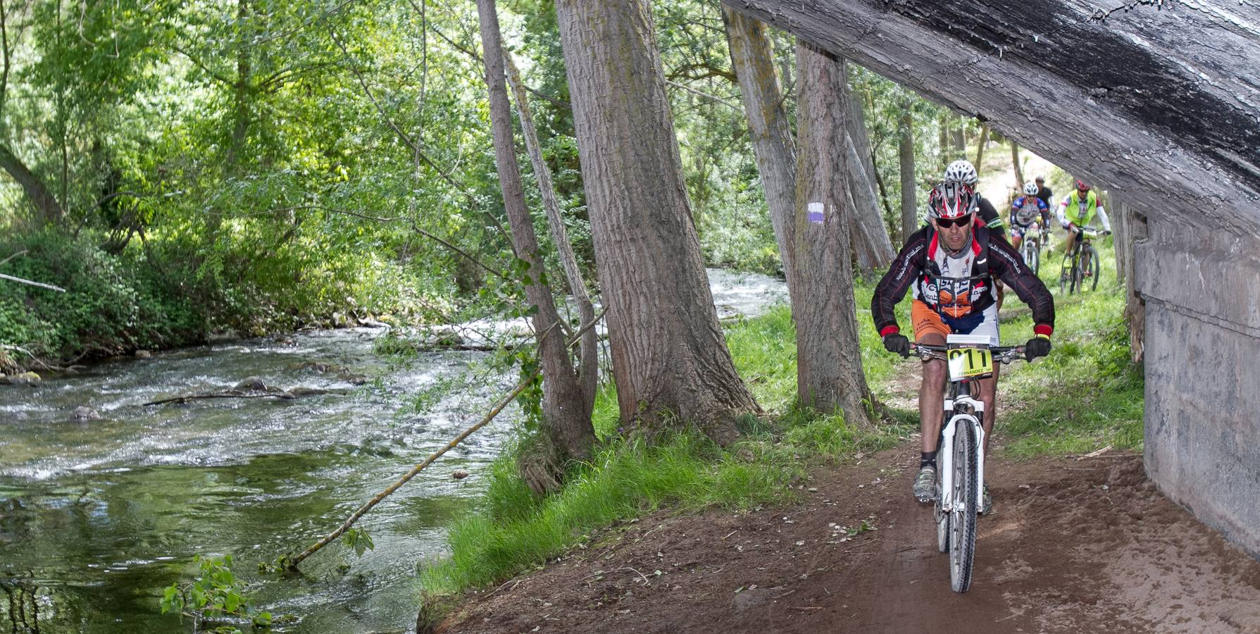 Salida y desarrollo de la segunda etapa de La Rioja Bike Race
