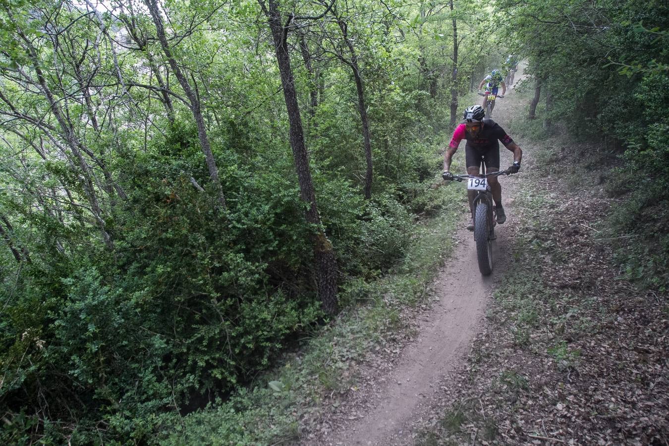 Salida y desarrollo de la segunda etapa de La Rioja Bike Race