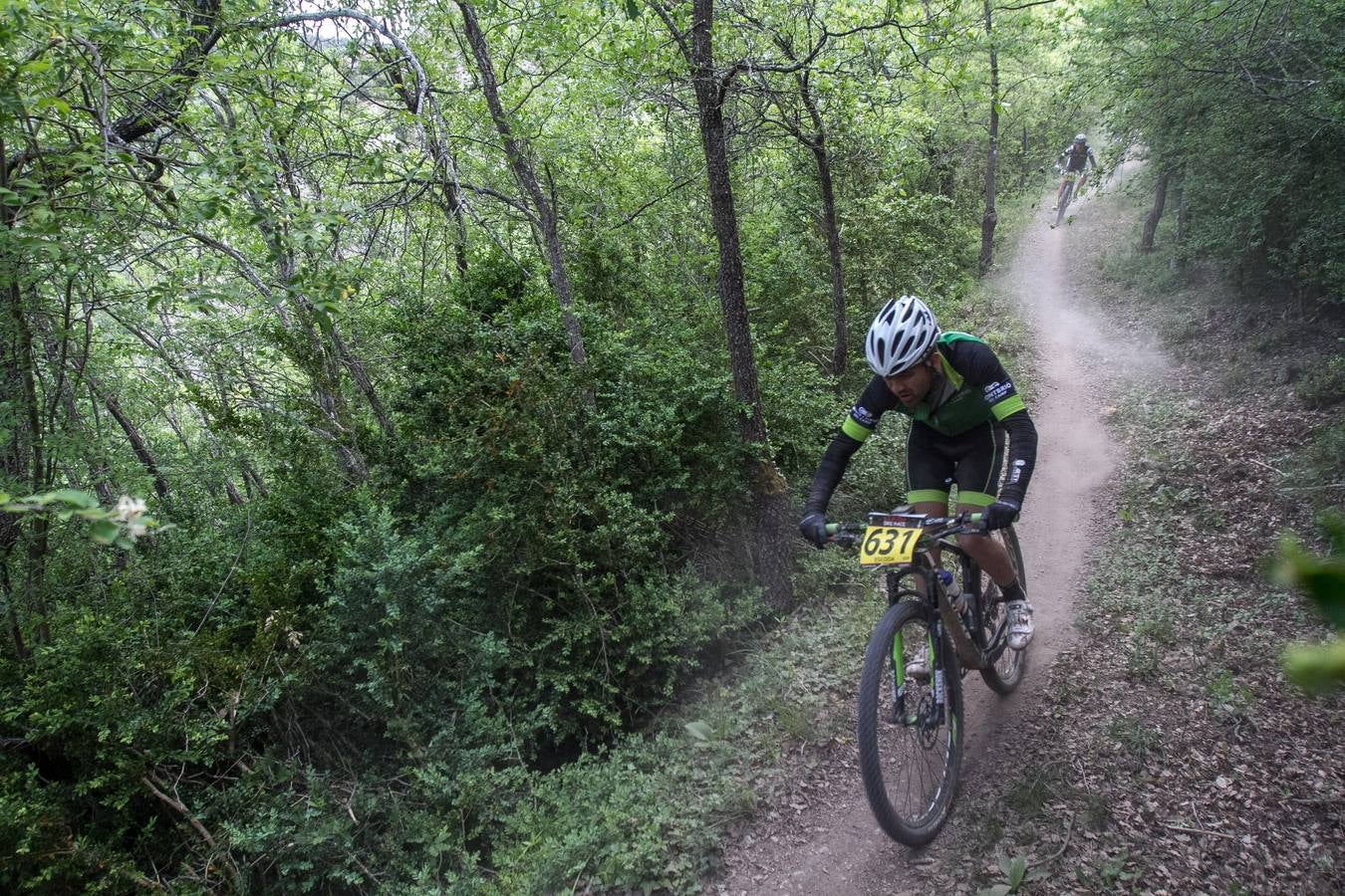 Salida y desarrollo de la segunda etapa de La Rioja Bike Race