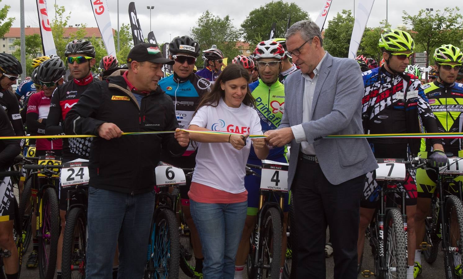 Salida y desarrollo de la segunda etapa de La Rioja Bike Race