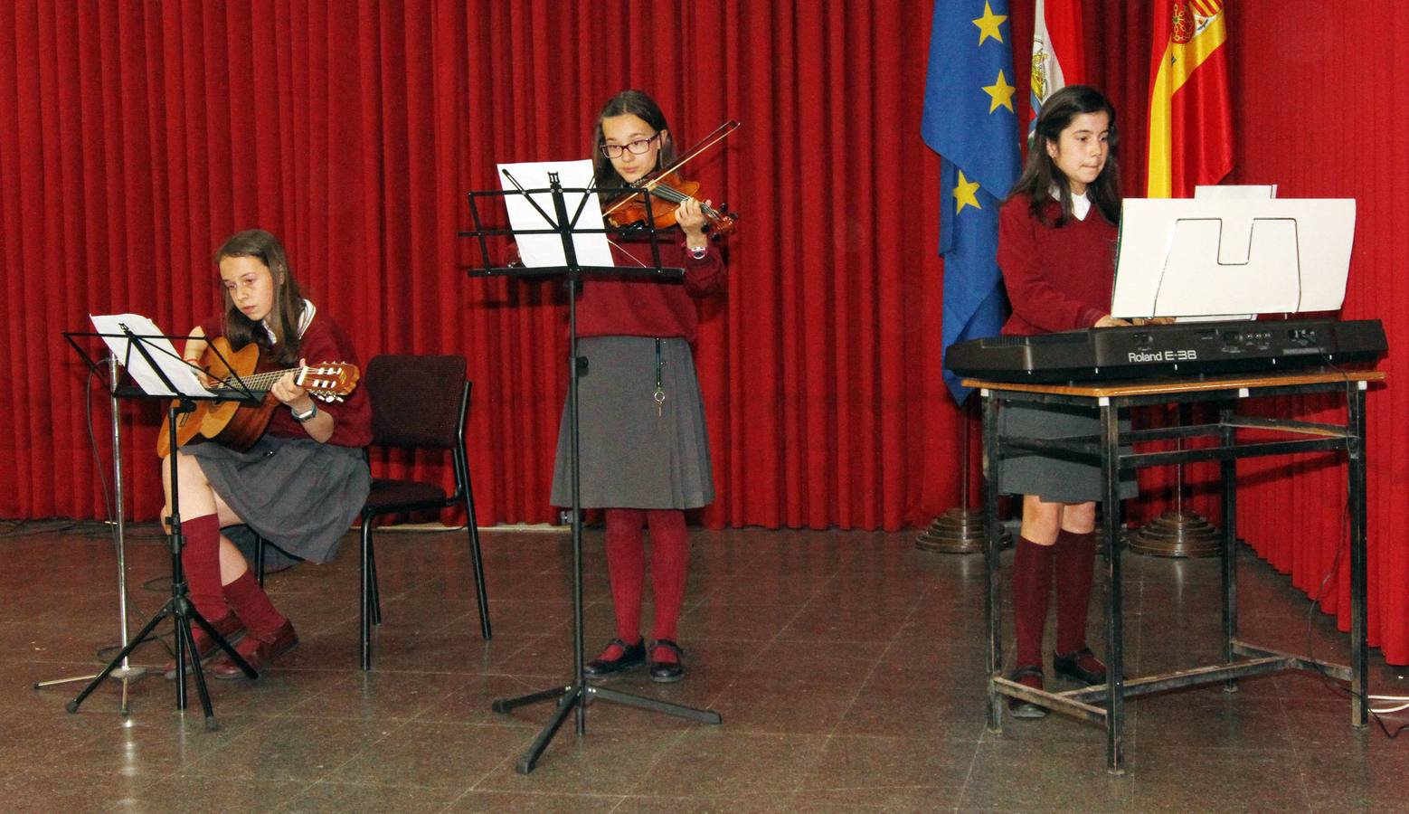 Festival homenaje a los abuelos en las Aulas de la Tercera Edad