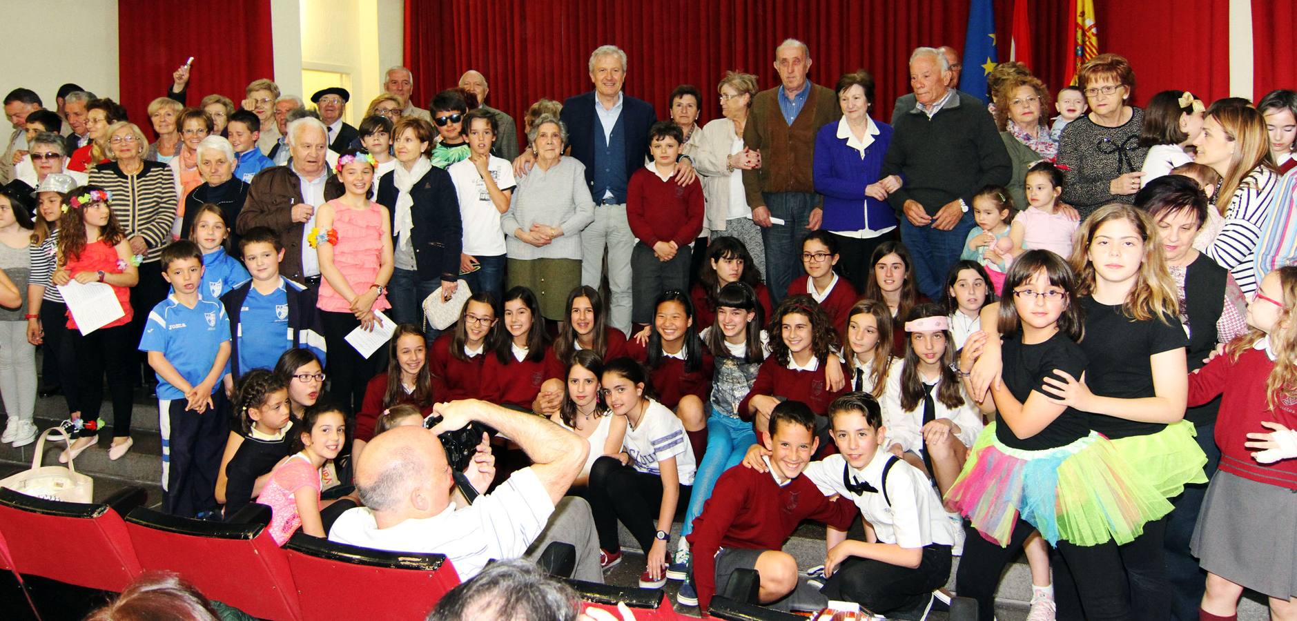 Festival homenaje a los abuelos en las Aulas de la Tercera Edad
