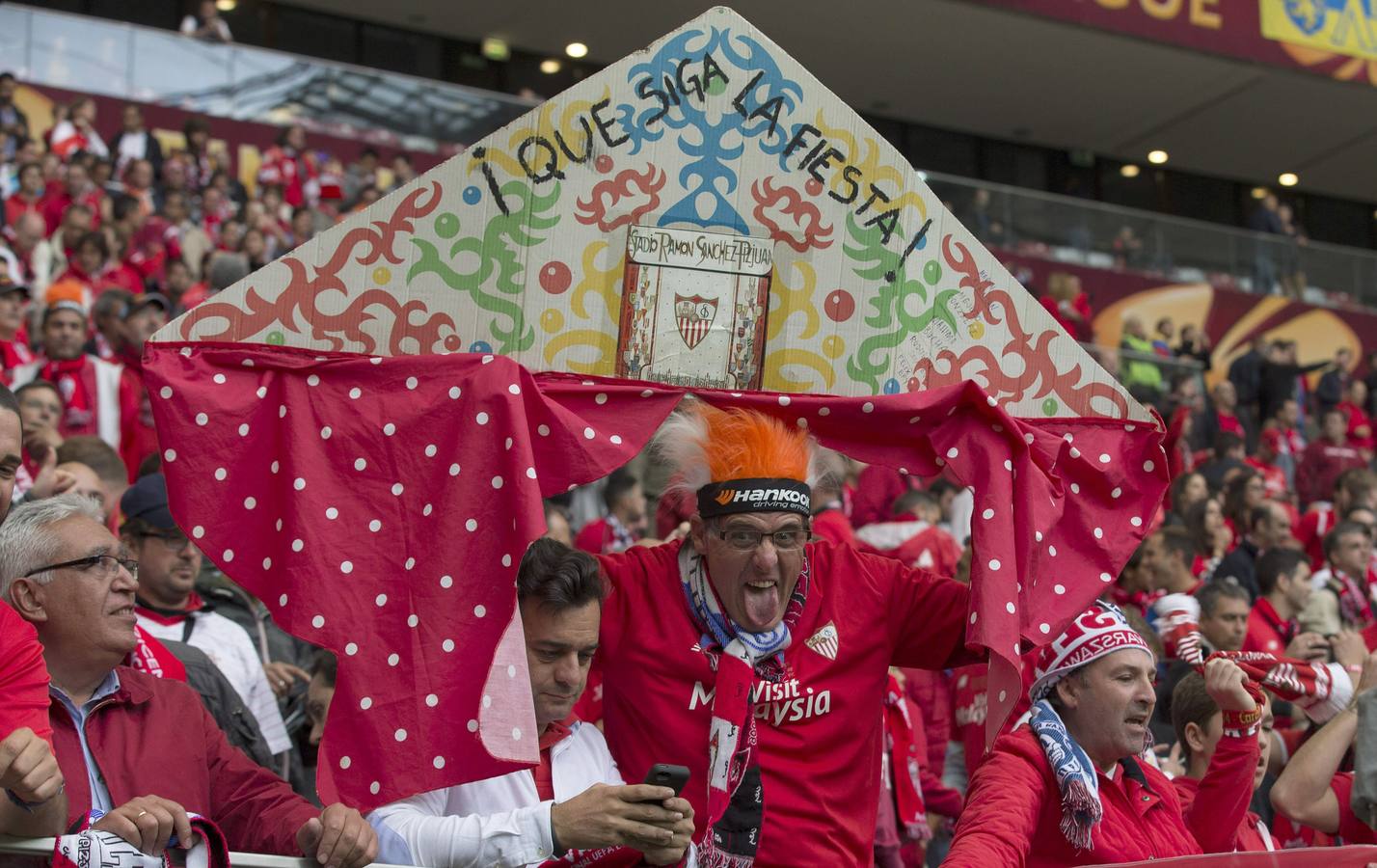 No ha faltado imaginación en la afición sevillista.