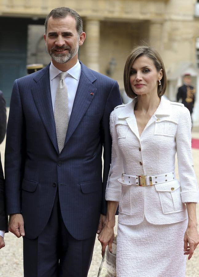 Los reyes Felipe y Letizia, durante la visita realizada hoy al Senado francés, en la segunda jornada de la visita de Estado que los Reyes de España realizan a Francia.