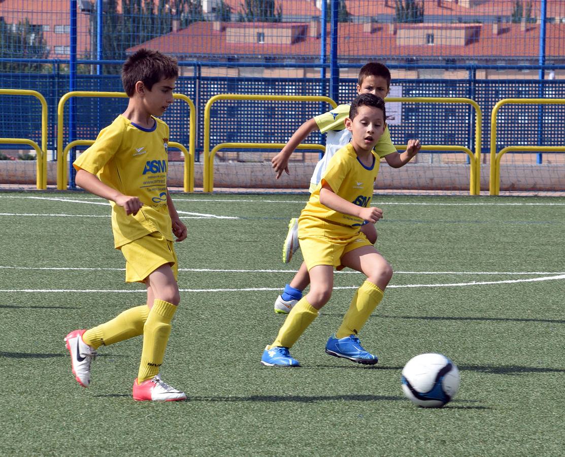 Primera jornada en El Salvador del Torneo de fútbol 8 del Yagüe