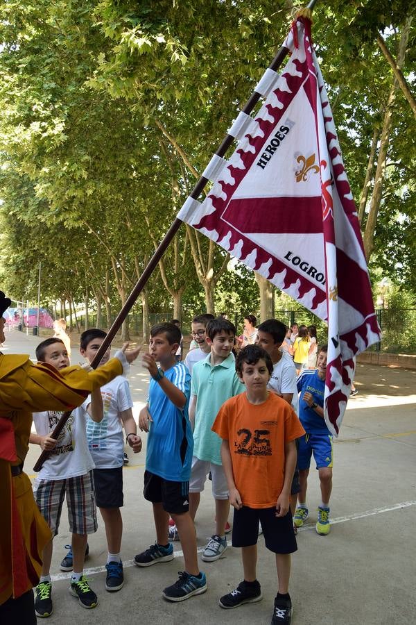 Los alumnos de Las Gaunas reciben la visita de la asociación histórica de recreación &#039;Héroes del Revellín&#039;