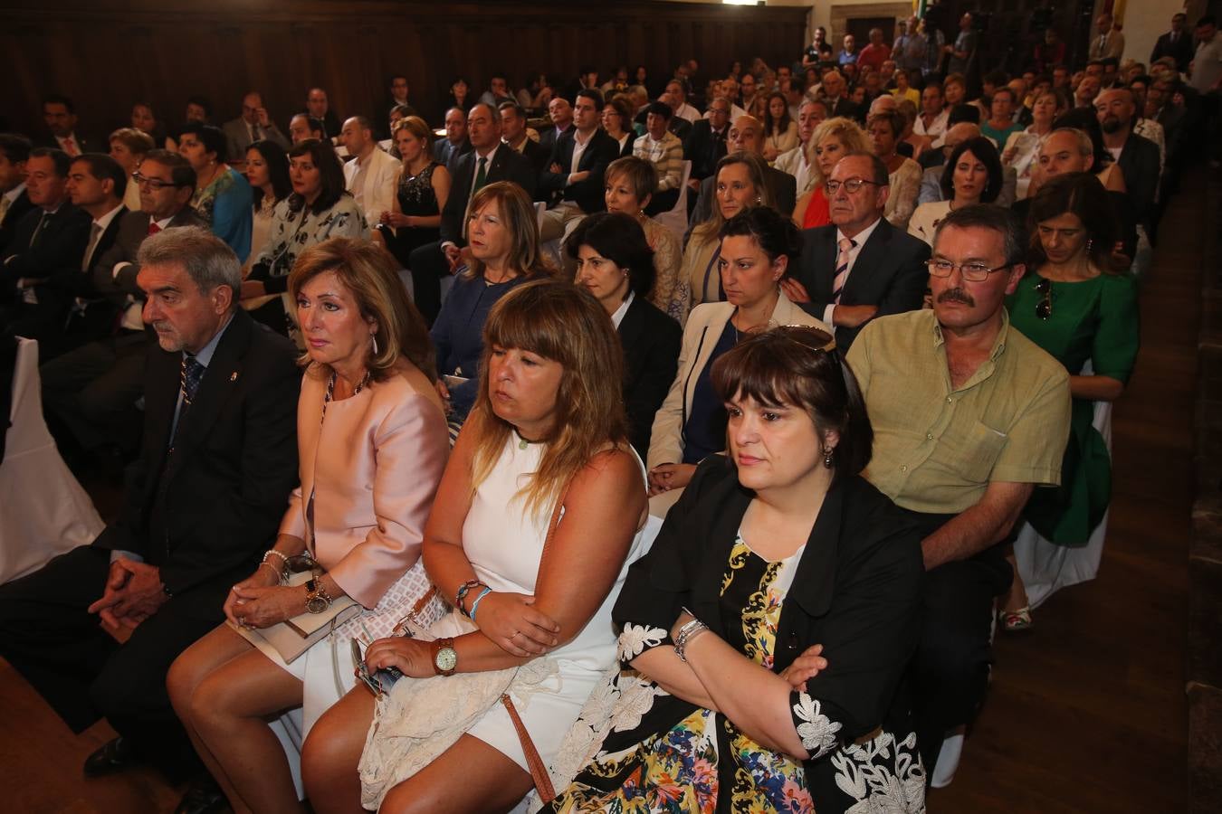 Los asistentes a la entrega de las Medallas de La Rioja