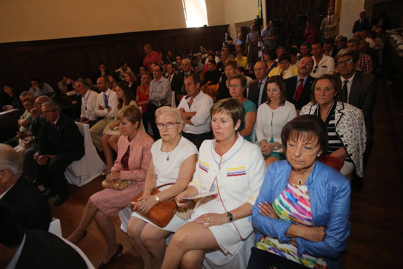 Los asistentes a la entrega de las Medallas de La Rioja