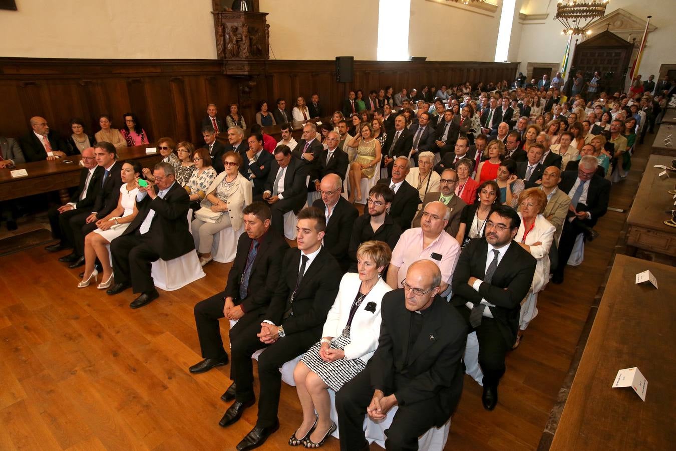 Los asistentes a la entrega de las Medallas de La Rioja