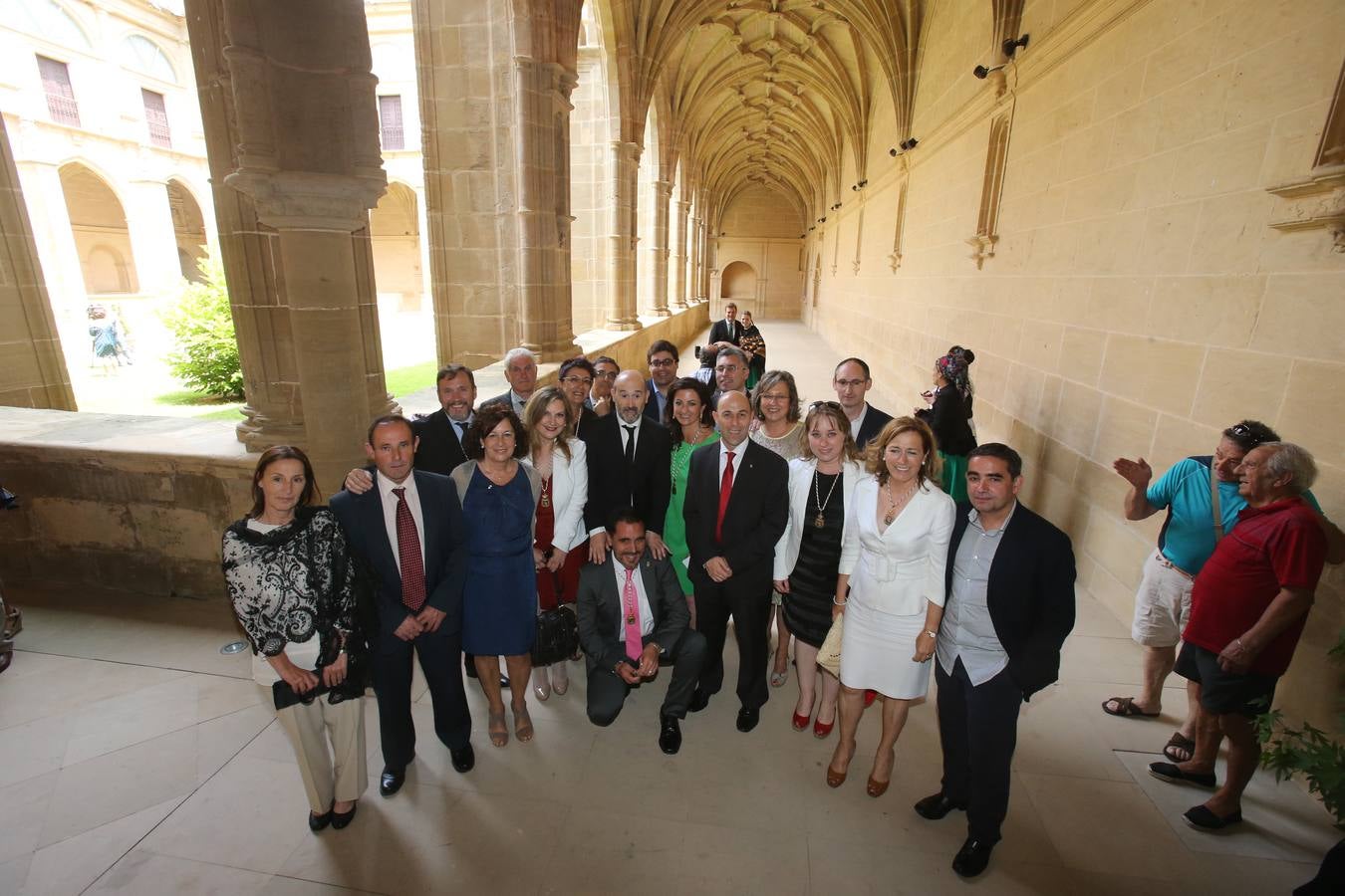 La llegada, el ambiente y las fotos de antes y de después de la entrega de las Medallas de La Rioja (I)