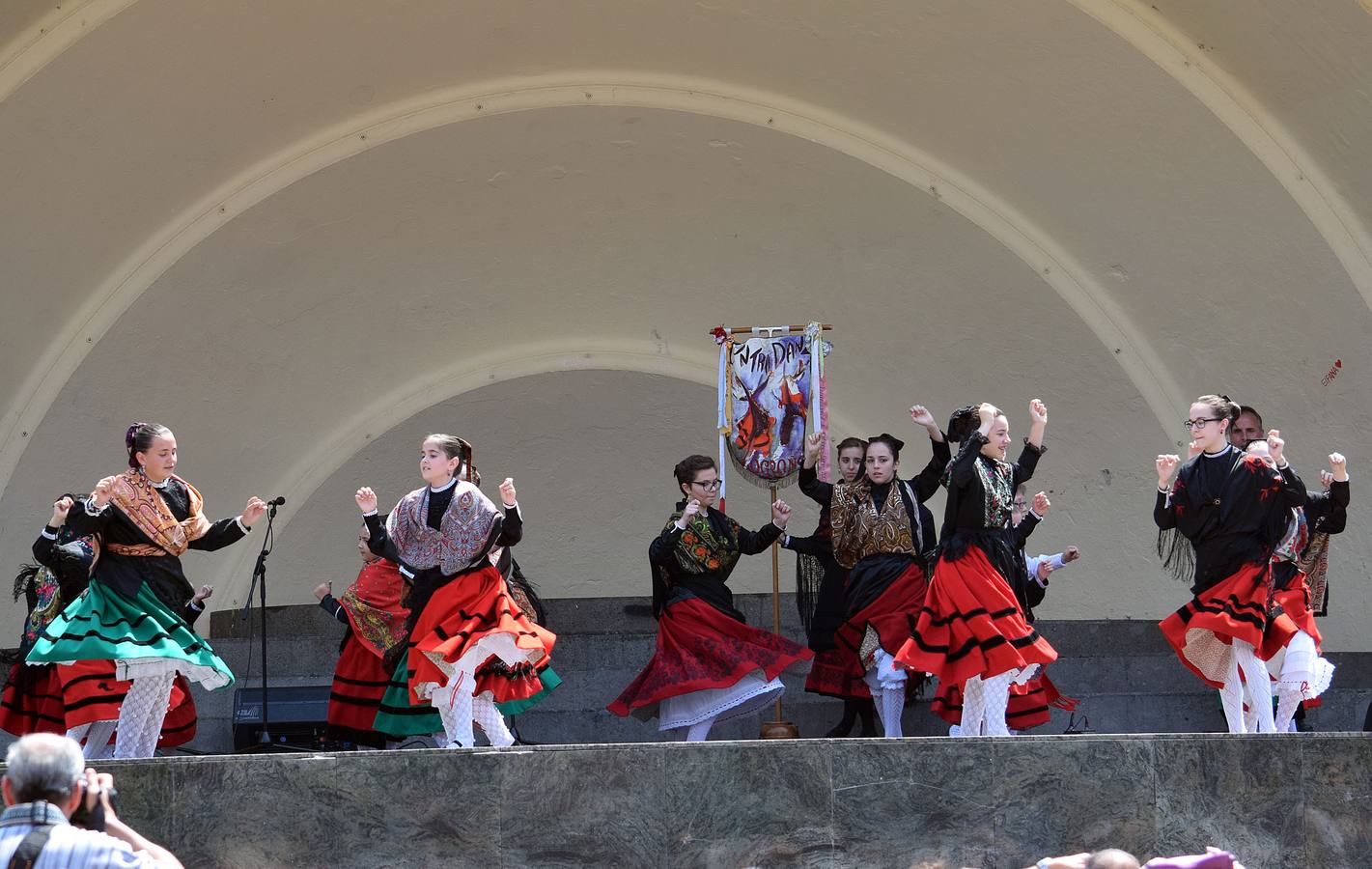 Festival floclórico infantil en El Espolón