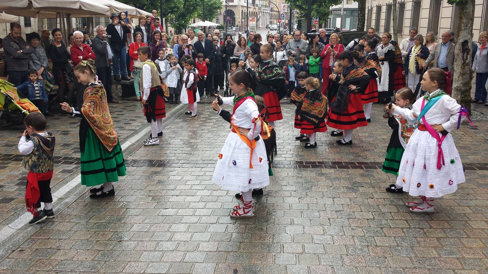 Danzas en Bretón por San Bernabé