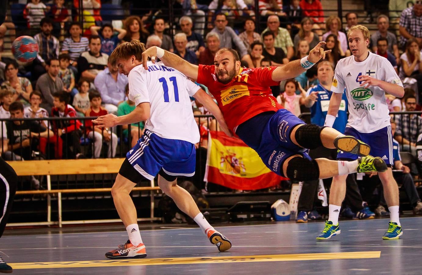 España supera con comodidad a Finlandia (39-16)