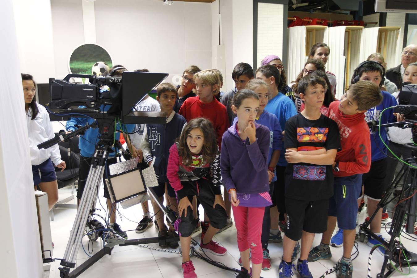 Los alumnos de 6º A del Colegio Las Gaunas de Logroño visita la multimedia de Diario LA RIOJA