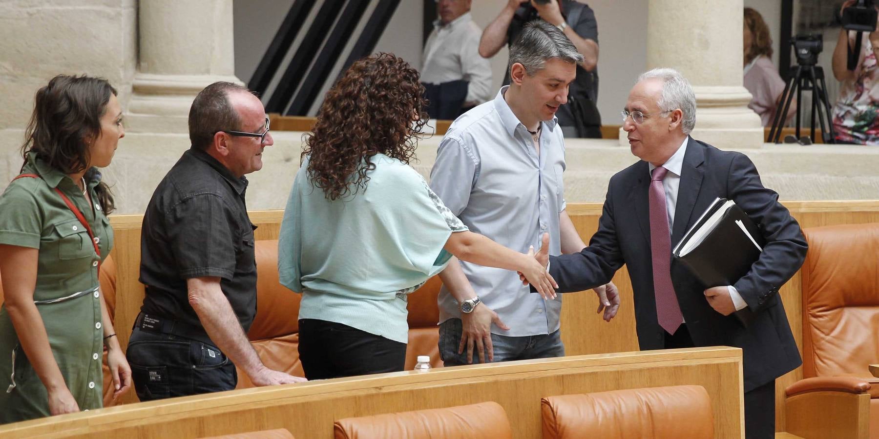 Ceniceros pierde la primera votación en el Parlamento riojano