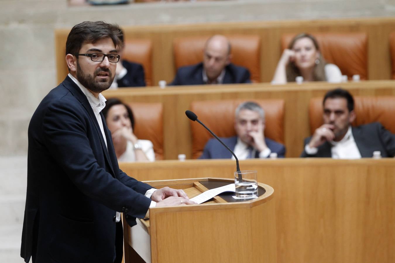 Ceniceros pierde la primera votación en el Parlamento riojano