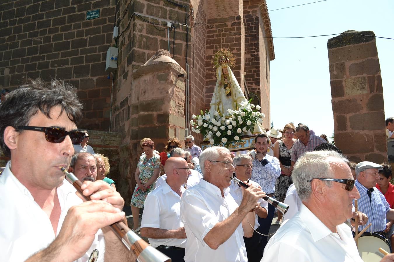 Danza y procesión de la Virgen Blanca en Ventosa