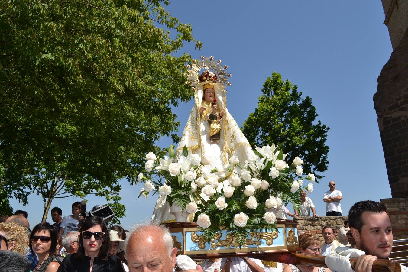 Danza y procesión de la Virgen Blanca en Ventosa