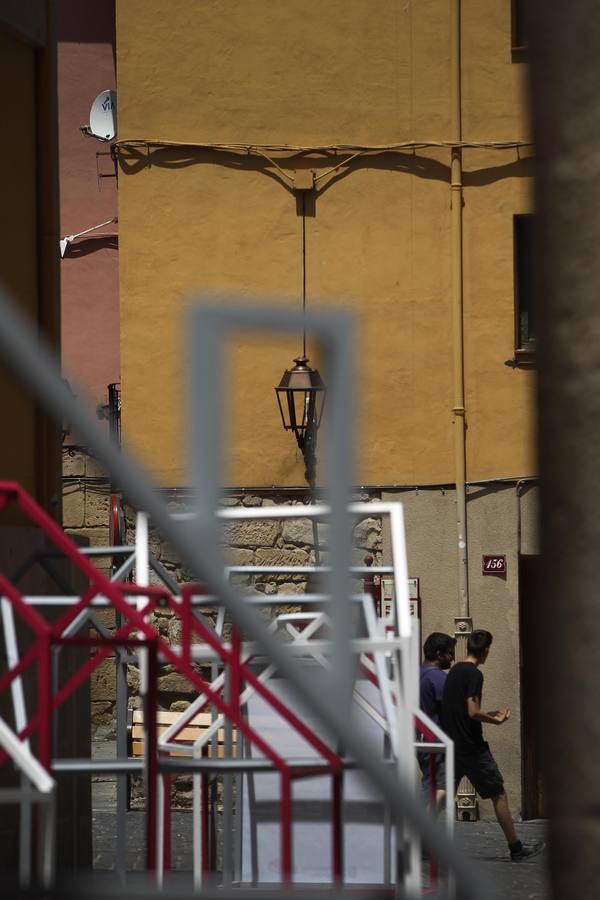 La chimenea del Parlamento de La Rioja se convierte en escaparate de jóvenes artistas