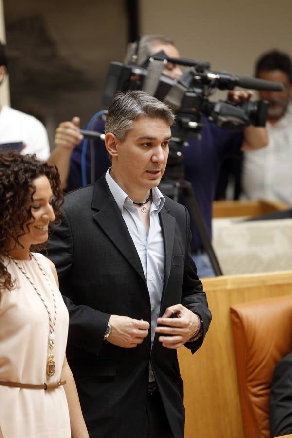 Un día histórico en el Parlamento riojano