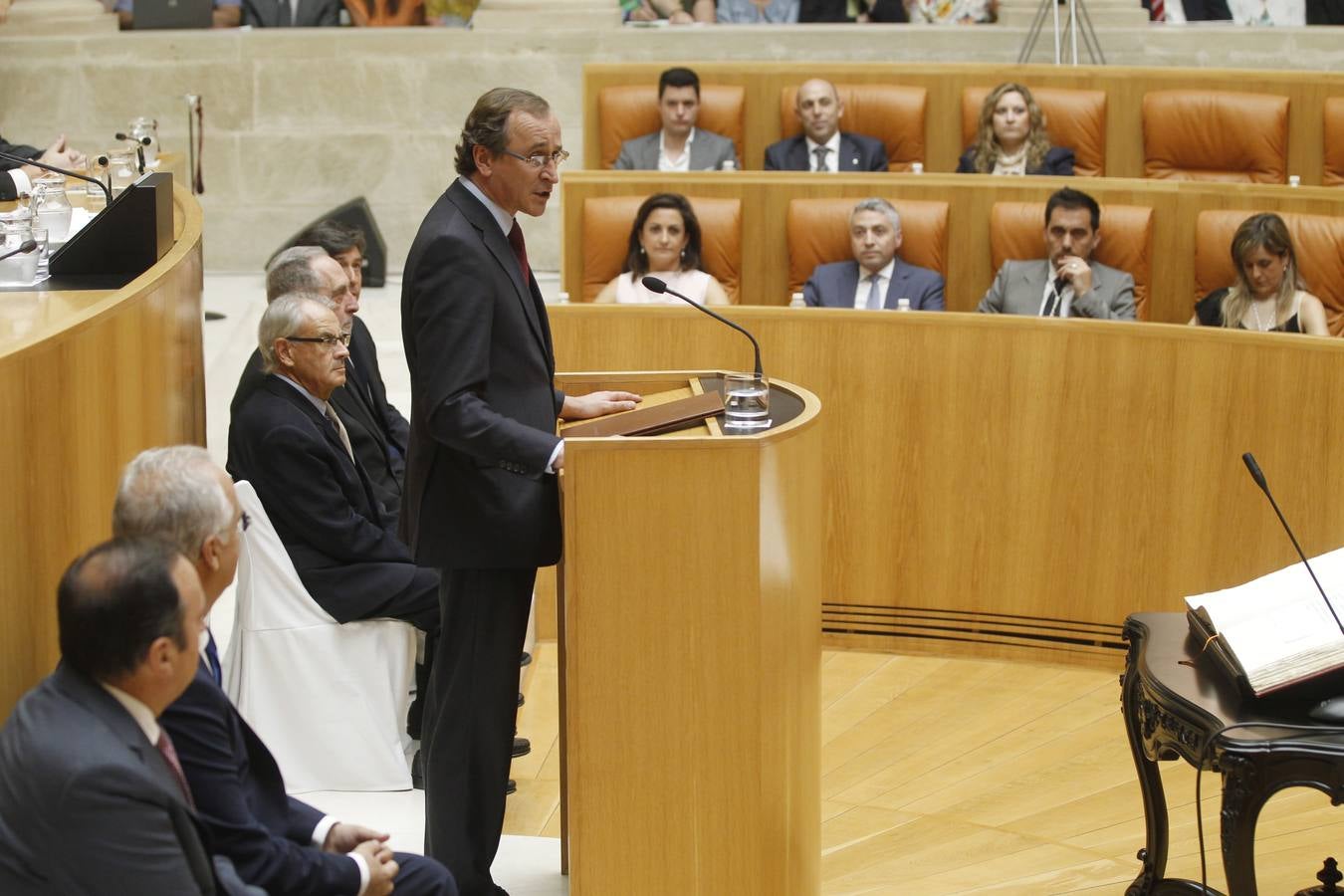 Un día histórico en el Parlamento riojano