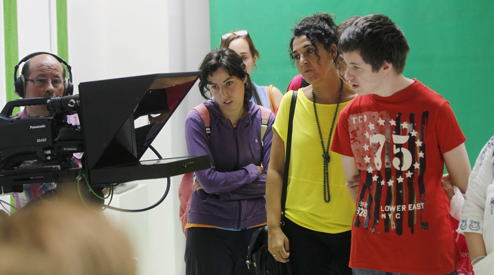 Los alumnos del curso de Comunicación y Protocolo organizado por FEAPS La Rioja visitan la multimedia de Diario LA RIOJA