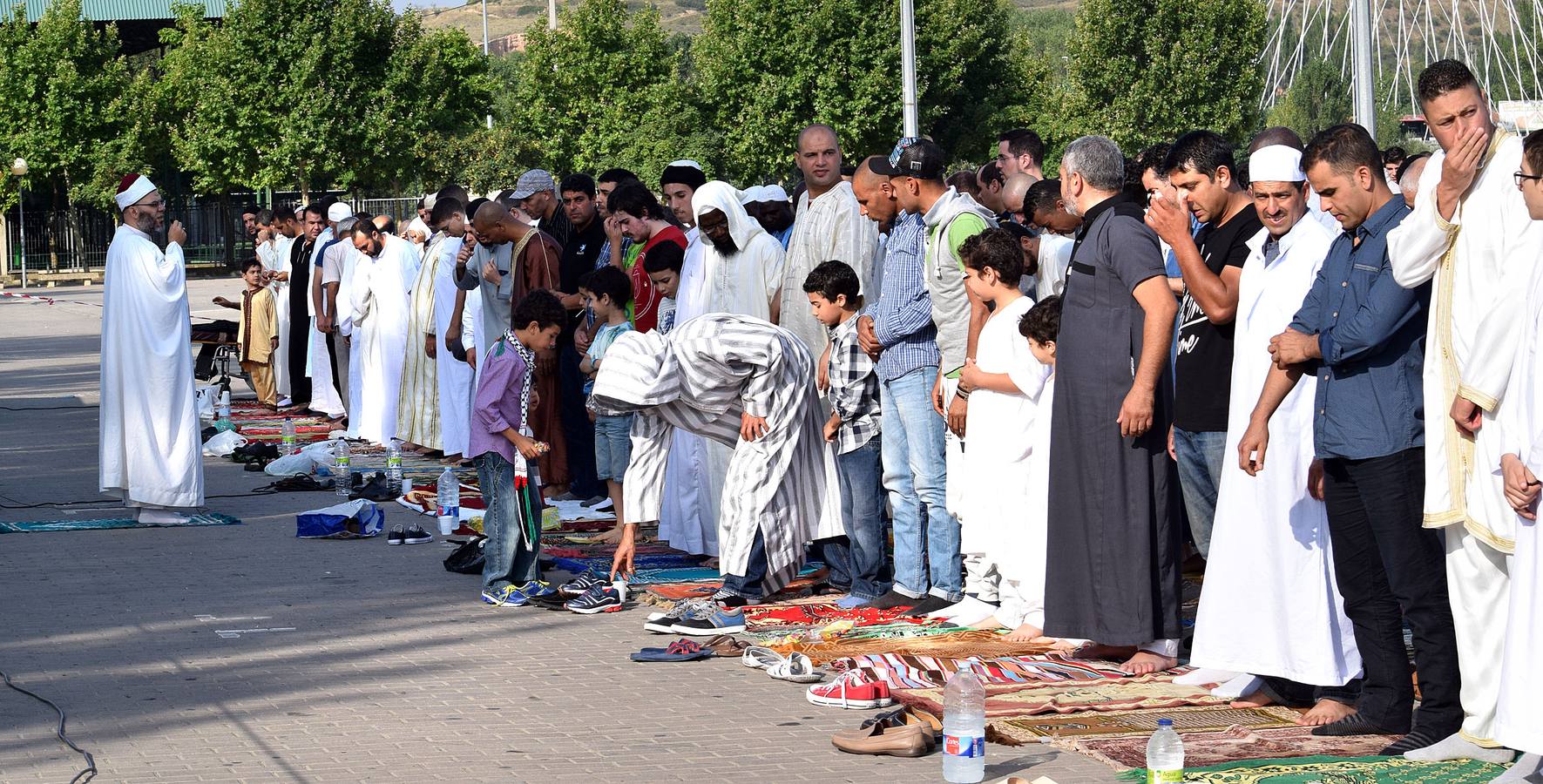 La federación islámica celebra la oración del FITR, final del Ramadán