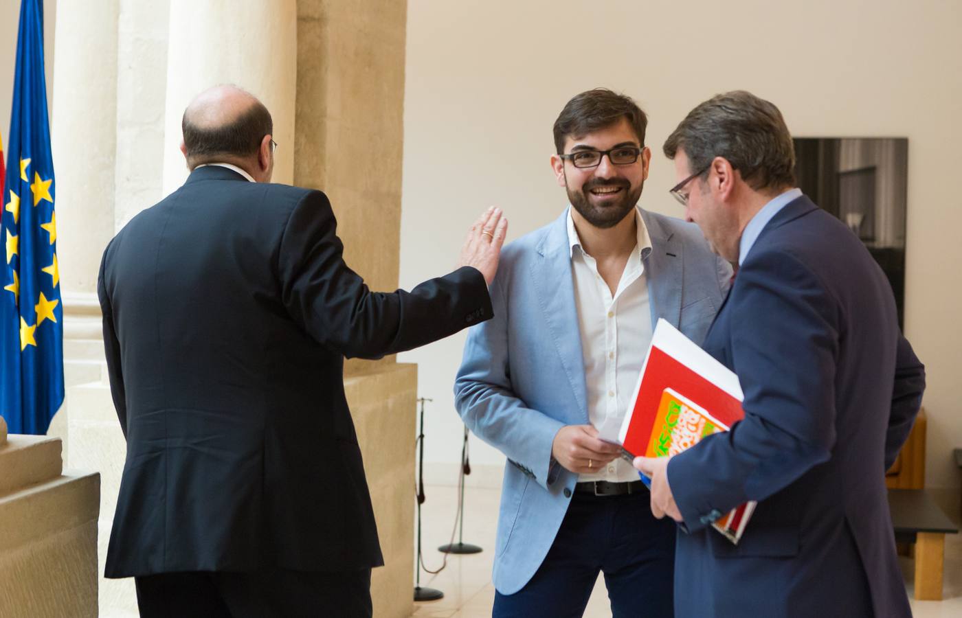 Del Río y Azofra toman posesión de diputados en el Parlamento riojano