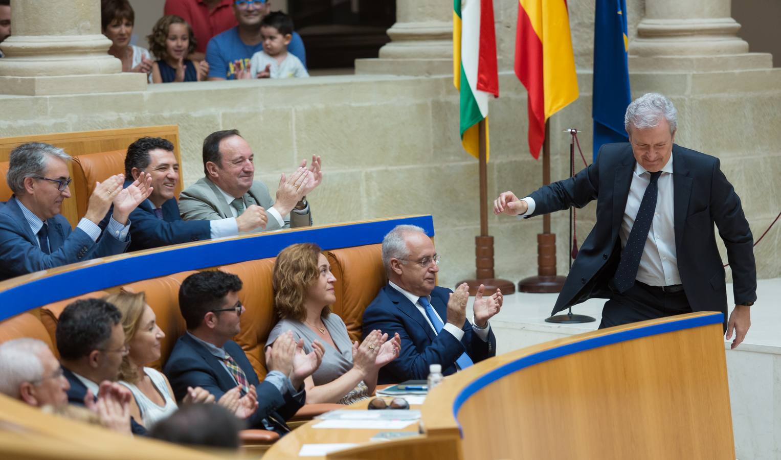 Del Río y Azofra toman posesión de diputados en el Parlamento riojano