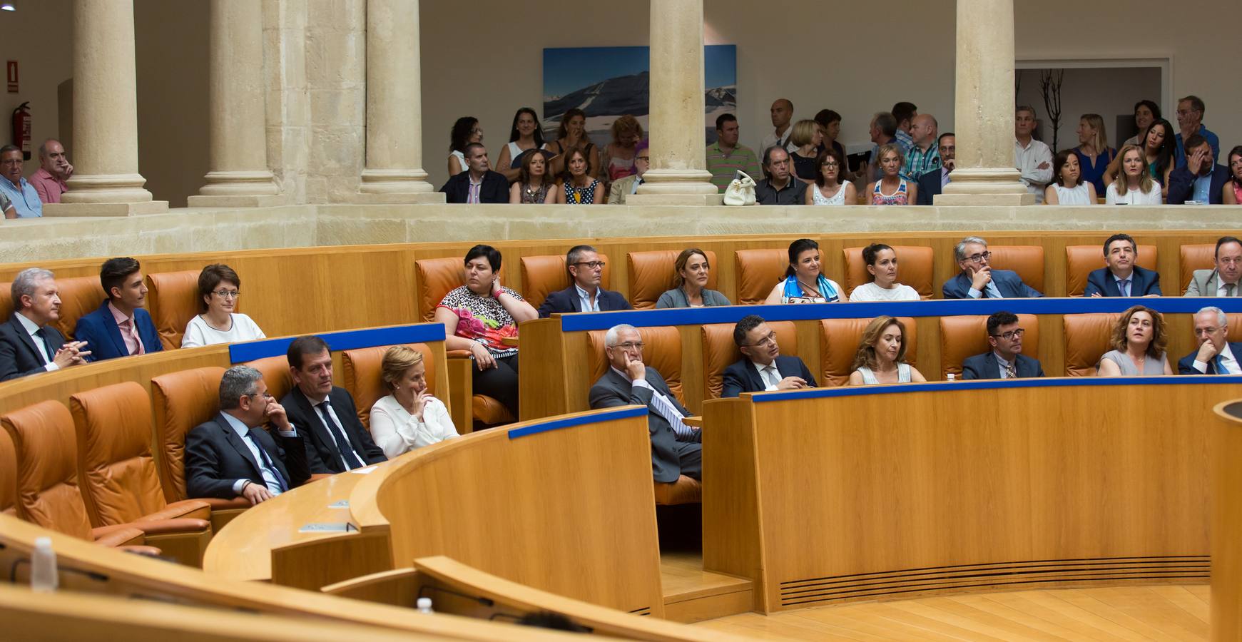 Del Río y Azofra toman posesión de diputados en el Parlamento riojano