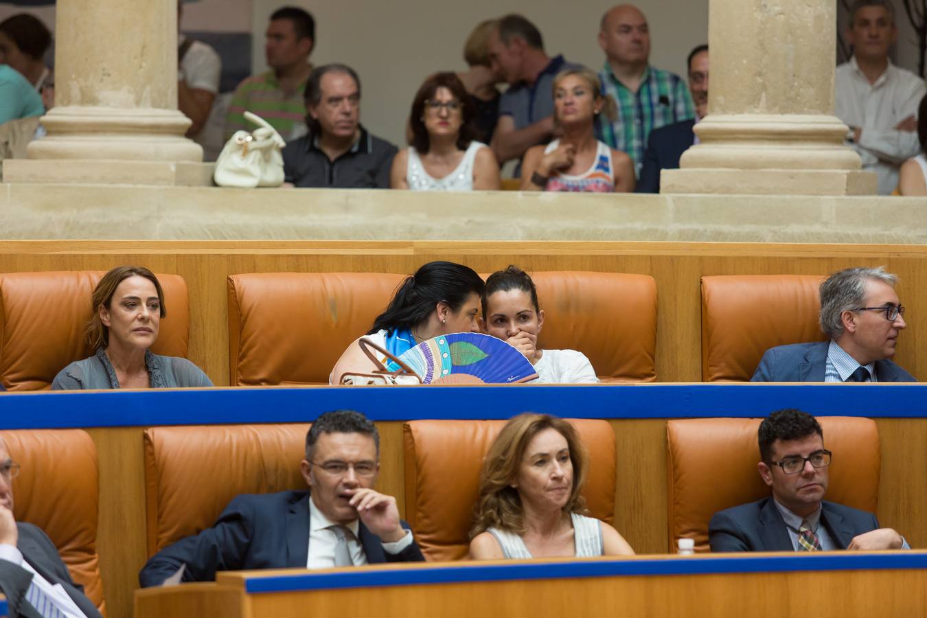 Del Río y Azofra toman posesión de diputados en el Parlamento riojano