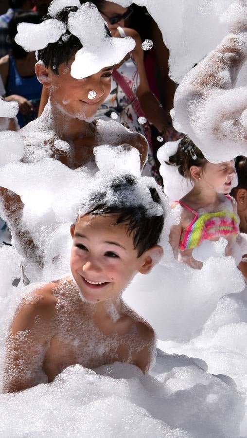 Fiesta de la espuma en El Cortijo