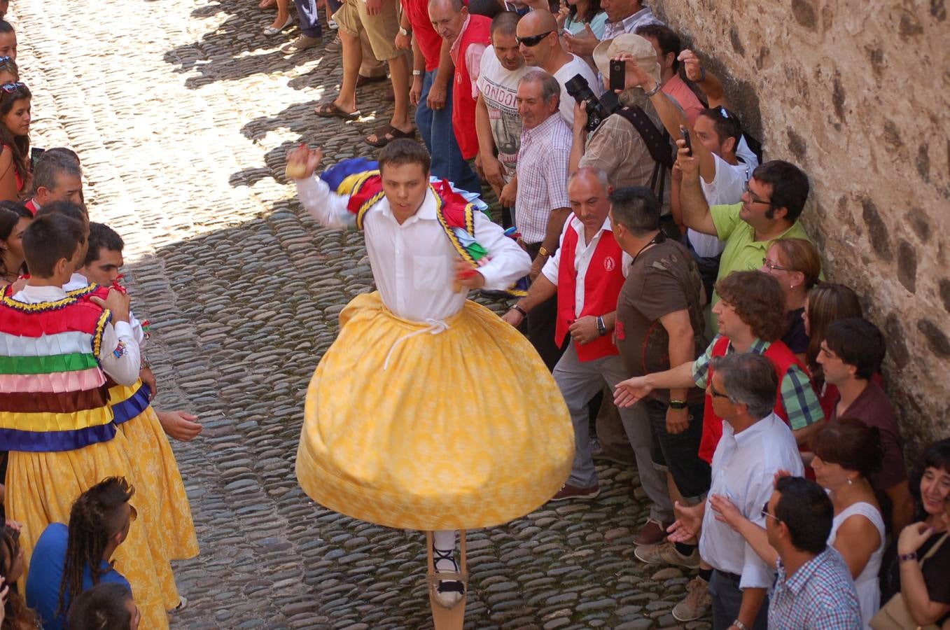 Los danzadores cumplieron con la santa