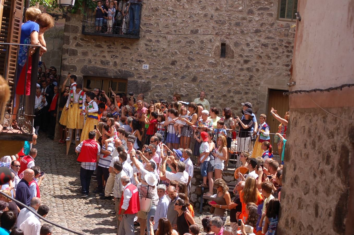 Los danzadores cumplieron con la santa