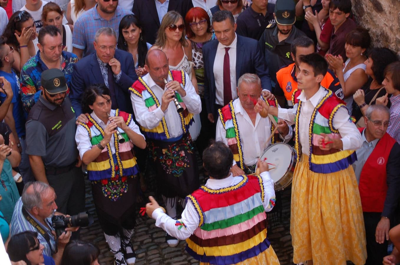 Los danzadores cumplieron con la santa