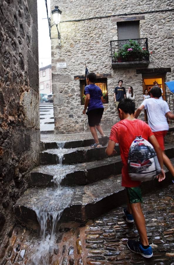 La lluvia contra los zancos