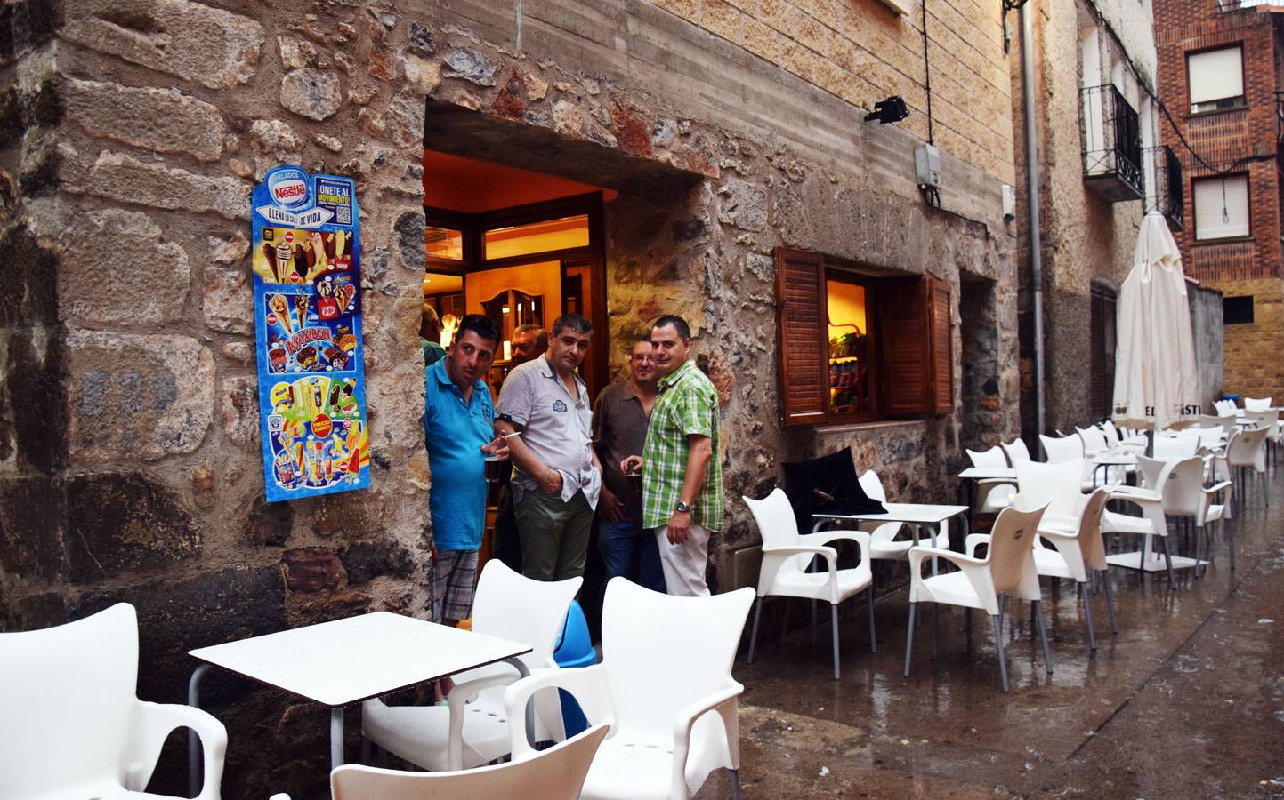 La lluvia contra los zancos