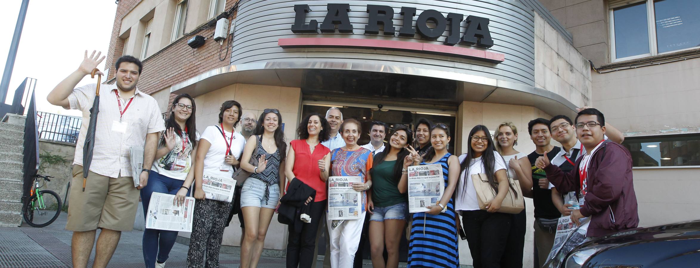 Universitarios peruanos visitan Diario LA RIOJA